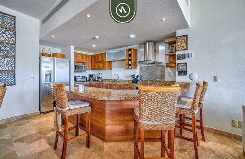 La Puntilla Apartment | Oceanfront 3BR Condo with Beach Club - Pool