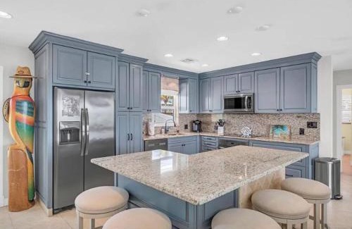 Marathon Apartment | Oceanfront 4 Bedroom Villa with Pool and Boat Dock