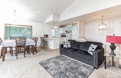 Ocean City House | Oceanfront/5 Bdrm –Rent by week or month at extraordinary low rate!