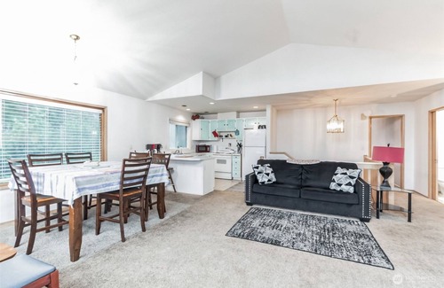 Ocean City House | Oceanfront/5 Bdrm –Rent by week or month at extraordinary low rate!