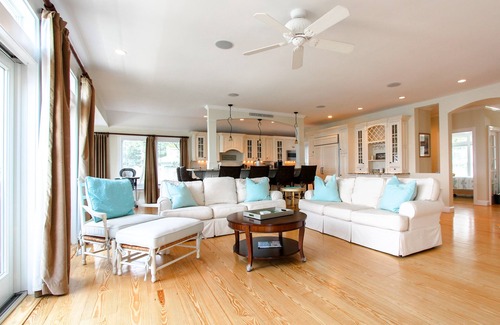 Barnstable House | Oceanfront 5BR/5BA Home directly on it's own private beach-Weekly bookings only