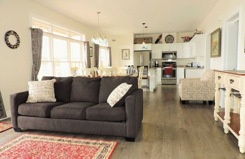 Seawall Condo | Oceanfront ADA Compliant Condo - TidePool