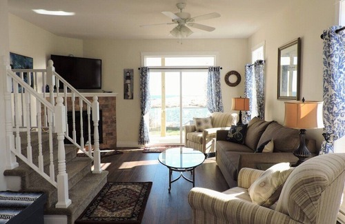 Seawall Condo | Oceanfront ADA Compliant Condo - TidePool