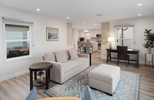 Beach Barber Tract House | Oceanfront at Windansea Beach- AC, Private Oceanfront Deck, Parking!