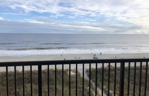 Briarcliffe Acres Condo | Oceanfront Barefoot Retreat