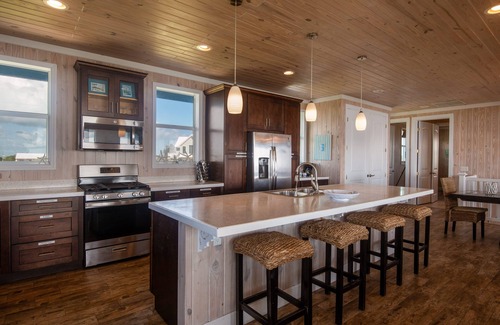 Hope Town House | Oceanfront Beauty 6 KING beds/6 baths! Big Pool and Volleyball Court. or Pickle?