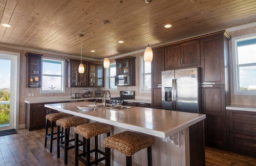 Hope Town House | Oceanfront Beauty 6 KING beds/6 baths! Big Pool and Volleyball Court. or Pickle?