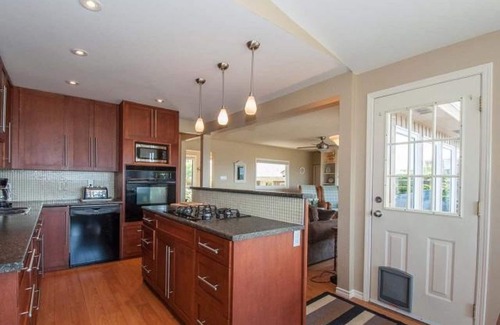 Regional District of Nanaimo House | Oceanfront Beach House Available for 30+ Day Rentals - Great Monthly Rates!