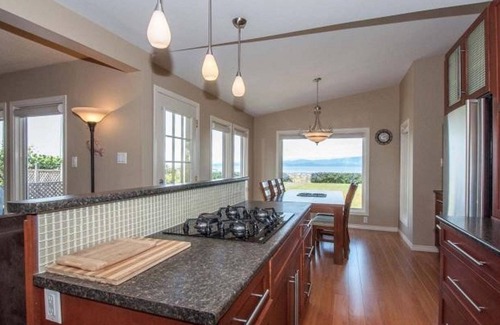 Regional District of Nanaimo House | Oceanfront Beach House Available for 30+ Day Rentals - Great Monthly Rates!