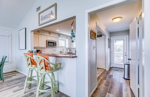 Bermuda Beach House | Oceanfront Beach House w/Beach View, Beautiful Decor, Free WiFi, Central A/C
