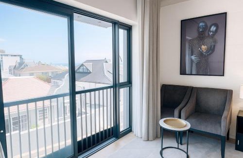 Sea Point Apartment | Oceanfront Bliss with Breathtaking Views