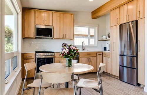 Florence House | Oceanfront Bungalow on Heceta Beach - fresh, bright and beautiful