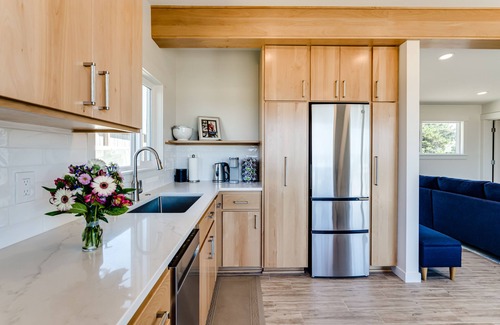 Florence House | Oceanfront Bungalow on Heceta Beach - fresh, bright and beautiful