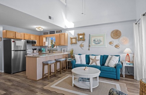 Emerald Isle Condo | Oceanfront complex! 2 bd, 2 bath - Indoor Year Round Pool, Gym & Tennis Courts!