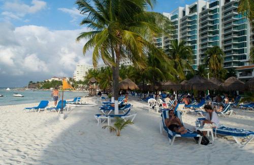 Punta Cancun Apartment | Oceanfront condo at voted best Cancun sandy beach