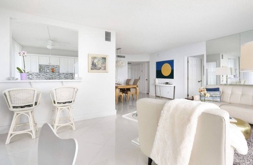 Central Beach Apartment | Oceanfront condo living in the heart of Vero beach