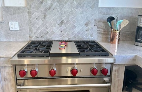 Buenavista Apartment | Oceanfront Condo, Patio and shared Pool Casita Mar y Sol