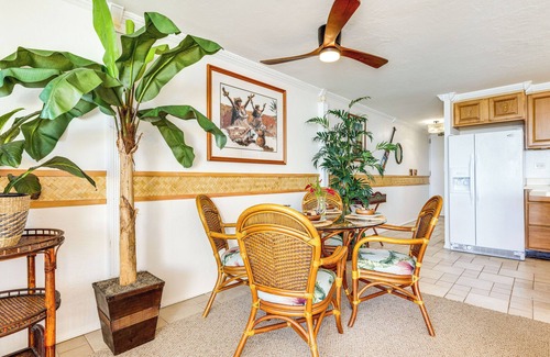 Punaluu Condo | Oceanfront Condo: Stunning Sunrise & Ocean Views