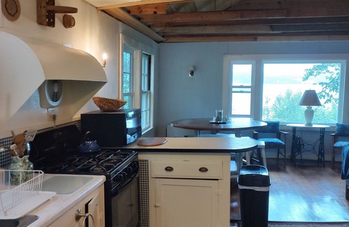 Salsbury Cove Cottage | Oceanfront cottage for rent, 5 miles to Acadia National Park. Pet-Friendly!