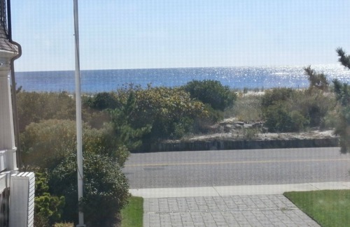 Admiral Estates Cottage | Oceanfront Cottage Private Secluded Dog Friendly at Colvmns by the Sea