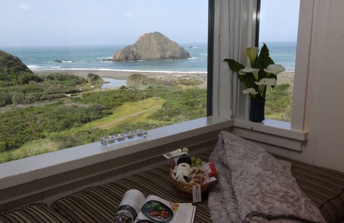 Elk Cottage | Oceanfront Cottage with Beach Access on Spectacular Mendocino Coast
