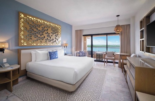 Zona Hotelera Resort | Oceanfront Dual-Suite ~ All inclusive Luxury at Wyndham Grand Cancun!