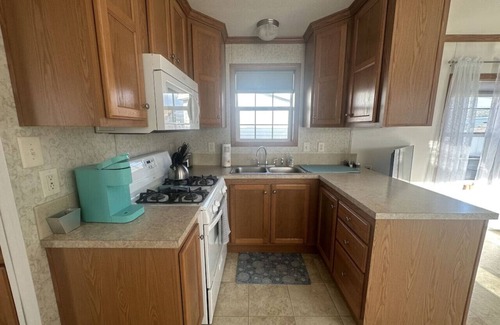 Snug Harbor House | Oceanfront East Matunuck Cottage