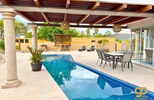El Centenario House | Oceanfront Escape: Pool, BBQ, & Sunset Views