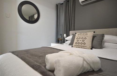 Wedgefield Apartment | Oceanfront Executive Suite with Office & Wifi