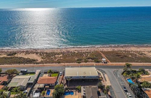 Wedgefield Apartment | Oceanfront Executive Suite with Office & Wifi