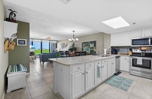 Bethune Beach Condo | 🌊Oceanfront Groudfloor Condo-Chadham by the Sea 118🌊