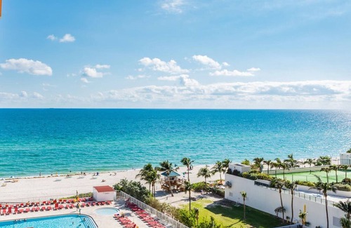 Seybold Condo | Oceanfront hotel studio right on the beach. Private balcony; Dream view.