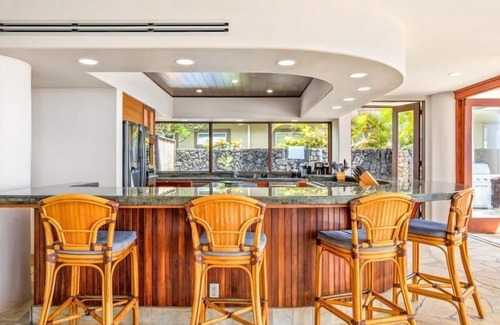 Kailua-Kona House | Oceanfront Home | Gated Kona Bay Estates | AC in Bedrooms. Blue Water