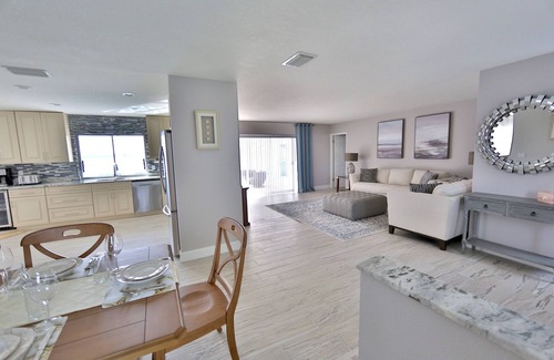 Vamo House | Oceanfront home w/sunset views of Sarasota Bay