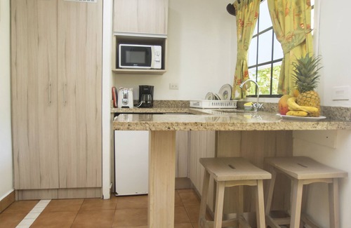 Manuel Antonio Hotel | Oceanfront Hotel Verde Mar direct access to the beach