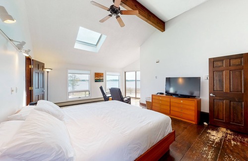Tenants Harbor House | Oceanfront house on 3 acres with vast shoreline & amazing views - dog-friendly