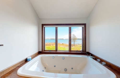 Tenants Harbor House | Oceanfront house on 3 acres with vast shoreline & amazing views - dog-friendly