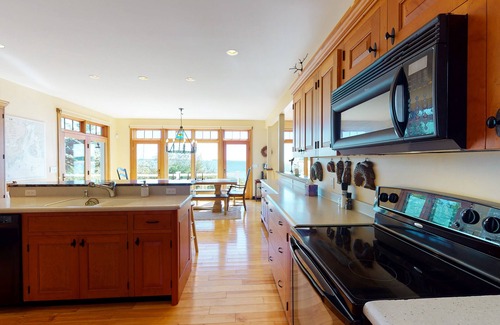 Spruce Head House | Oceanfront house with private dock, decks & amazing views - snowbird-friendly