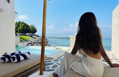 Candi Dasa Villa | Oceanfront | Infinity Pool | Luxury 3 BDRM