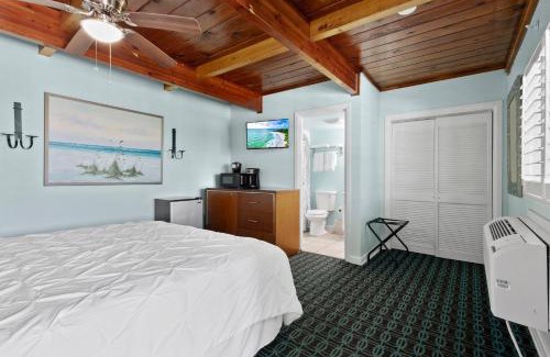 Fort Pierce Hotel | Oceanfront Inn, Inlet View, King Bed, #5