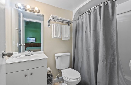 Fort Pierce Hotel | Oceanfront Inn, Standard Room, King Bed, Town View, #11