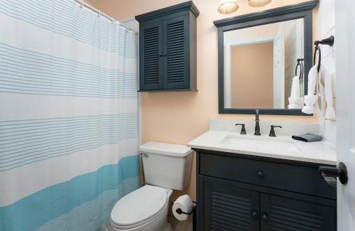 North Topsail Beach Apartment | Oceanfront Luxury at Villa with a View!