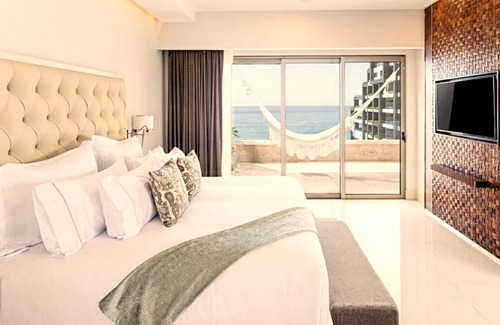 San Jose del Cabo Resort | Oceanfront Luxury: 2 Bedroom Suite with Resort Amenities