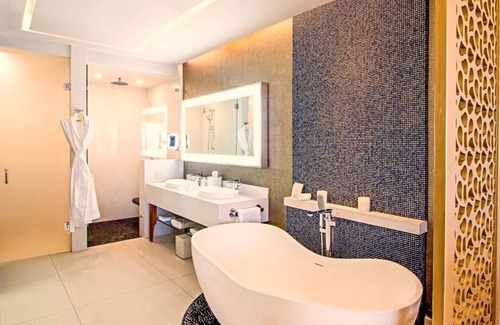 San Jose del Cabo Resort | Oceanfront Luxury: 2 Bedroom Suite with Resort Amenities