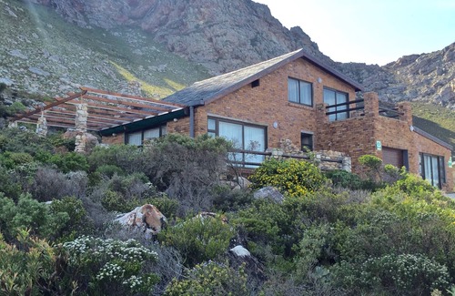Rooiels House | Oceanfront luxury accommodation in Rooi Els, Cape Town