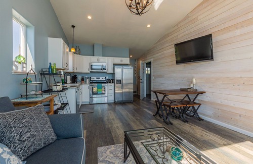 Homer Apartment | Oceanfront Luxury Apartment Overlooking Kachemak Bay and Homer Spit!