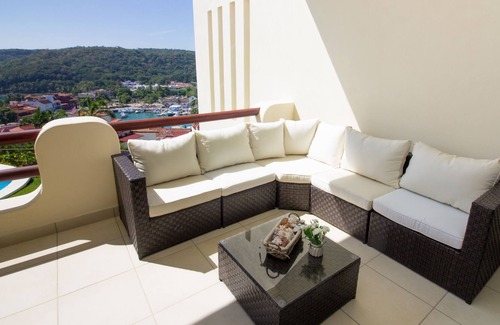 P Chahue Condo | Oceanfront Luxury & Centrally Located In Huatulco
