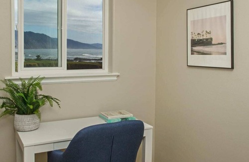 Shelter Cove House | Oceanfront Mini Suite | King | Jacuzzi | Rm 5