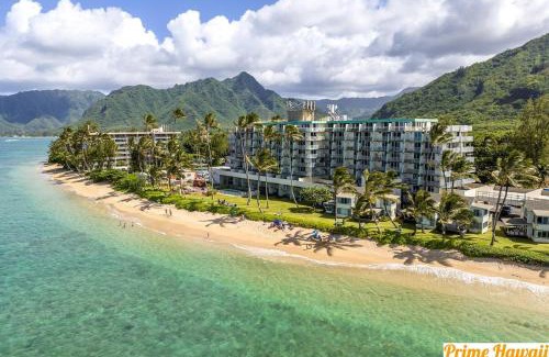 Punaluu House | Oceanfront Oasis - Calm Beach - Pool - AC