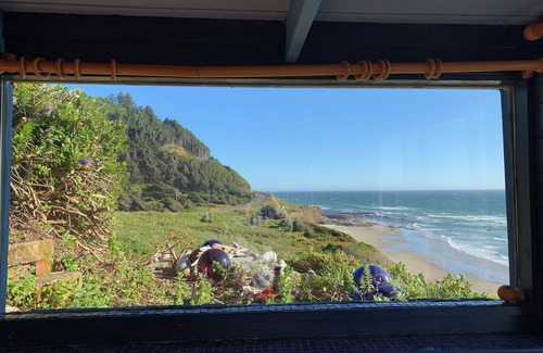 Yachats Apartment | Oceanfront Oasis The Tide Pool No Cleaning Fees